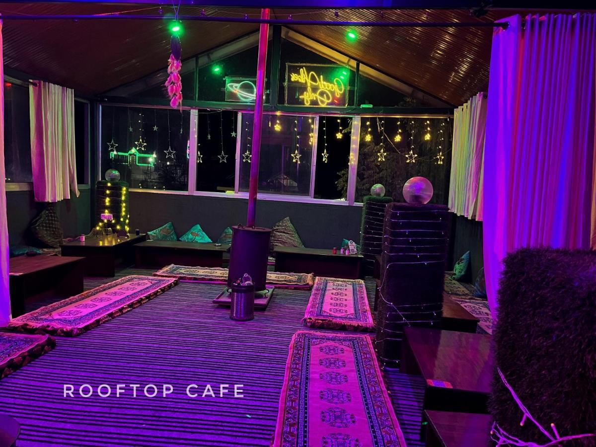 I Love Kasol Hostel & Rooftop Cafe Exterior photo